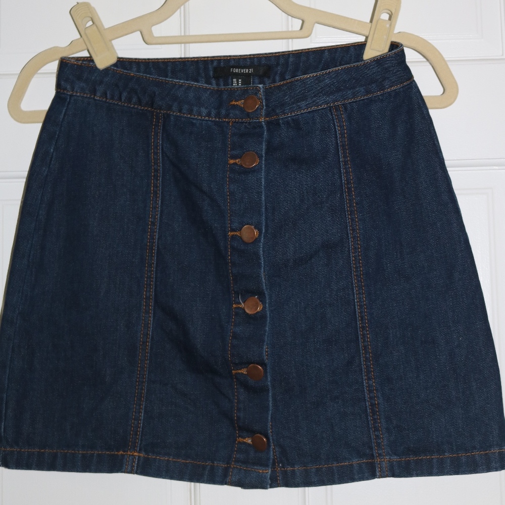dark washed, front button up, denim mini skirt